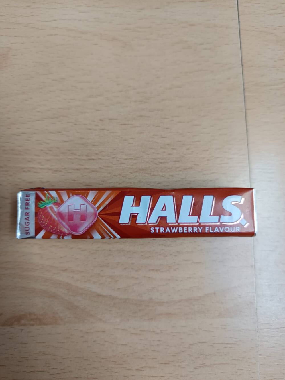 HALLS strawberry flavour