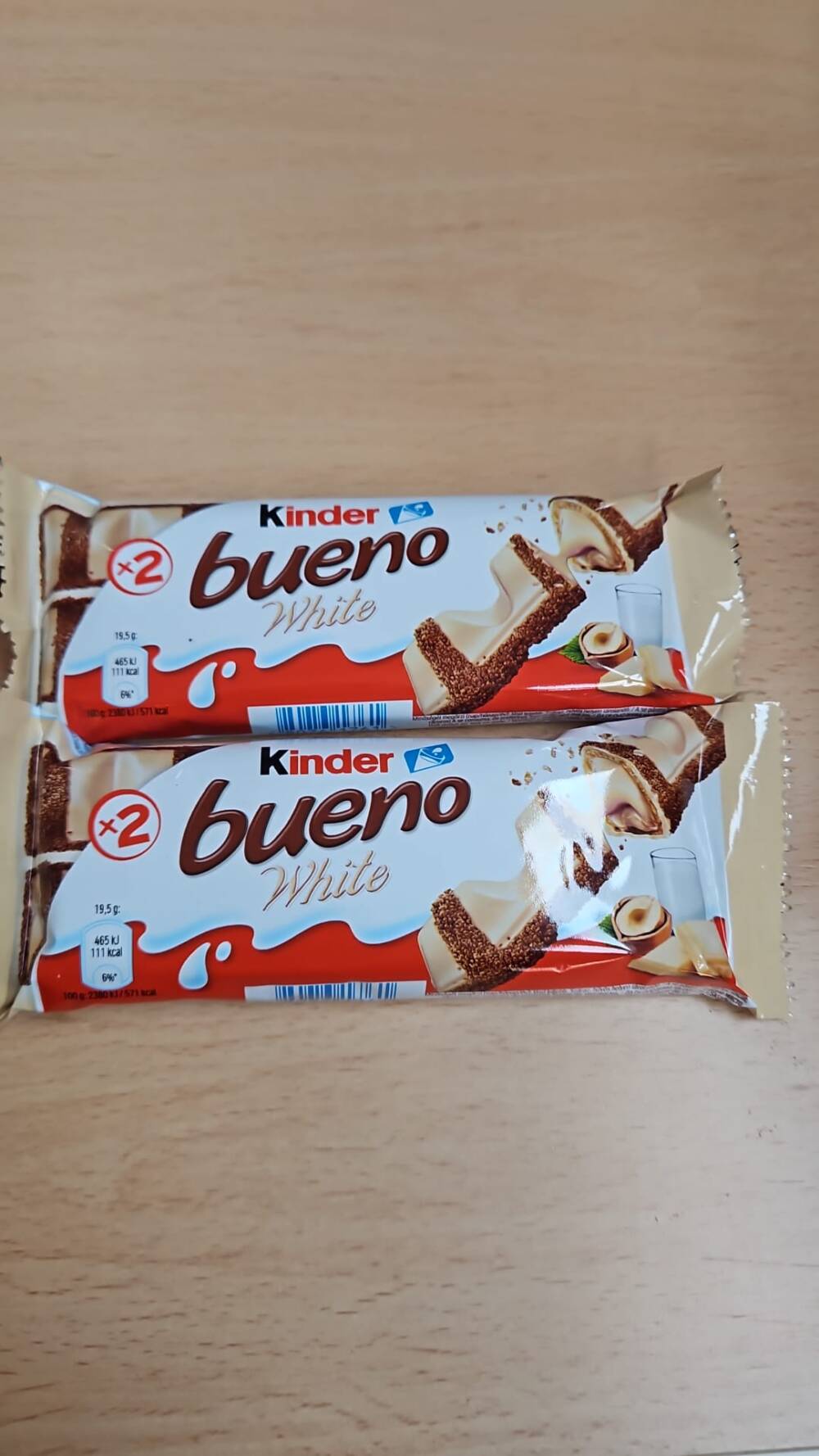 kinder-bueno-white